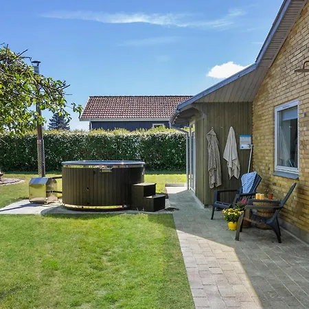 2 Bedroom Lovely In Holiday home *